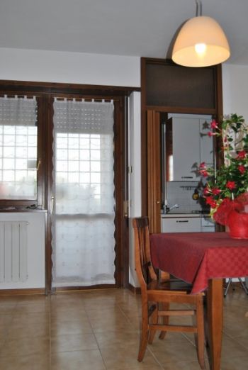 Monolocale arredato con balcone Prima porta - Altre fotografie