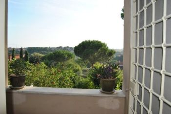 Monolocale arredato con balcone Prima porta - Altre fotografie