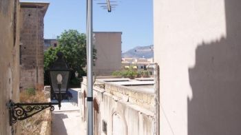 Casa arredata con balcone Cala/via roma