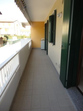 Bilocale con posto auto e terrazzo Foss� - centro