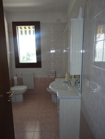 Bilocale con posto auto e terrazzo Foss� - centro