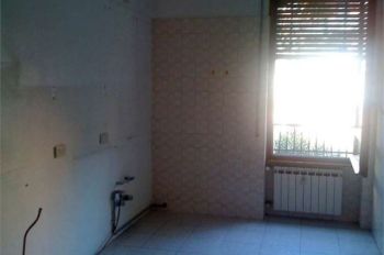 Trilocale con balcone e garage Como