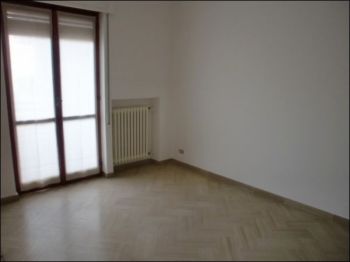 Appartamento con posto auto e balcone