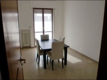 Appartamento con posto auto e balcone