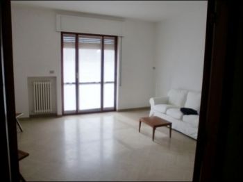 Appartamento con posto auto e balcone