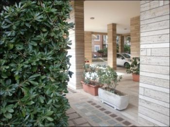 Appartamento con posto auto e balcone