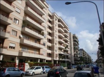 Appartamento con posto auto e balcone