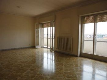 Appartamento con balcone e garage Stadio a