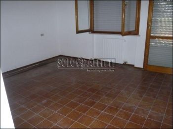 Appartamento con posto auto e balcone