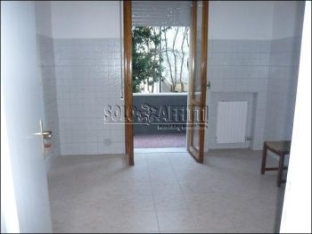Appartamento con posto auto e balcone