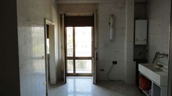 Casa con balcone e posto auto Mazzini