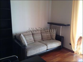 Appartamento arredato con balcone Confini milano