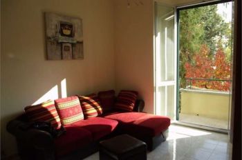 Appartamento arredato con balcone Centrale