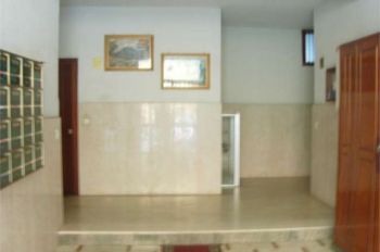 Trilocale arredato con balcone Universit�