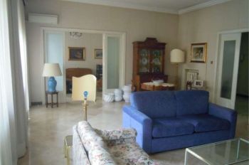 Casa con aria condizionata e balcone
