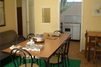 Appartamento con posto auto e giardino