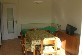 Casa arredata con balcone Loano