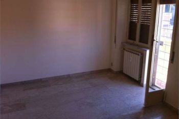 Casa con garage e balcone Roma
