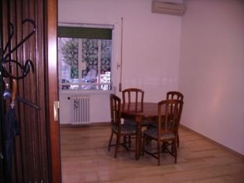 Appartamento arredato con balcone Trieste , salario