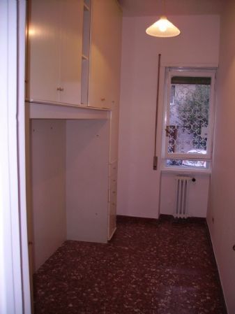 Appartamento arredato con balcone Trieste , salario