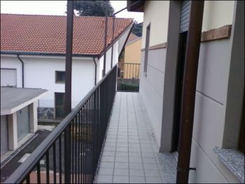 Casa con balcone e garage Garbagnate Milanese