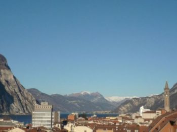Appartamento arredato con balcone Centro - Altre fotografie