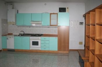 Trilocale arredato con balcone Galliera