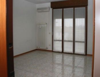Trilocale arredato con balcone Galliera