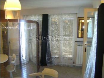 Monolocale arredato con terrazzo S.giovanni, esquilino, san lorenzo