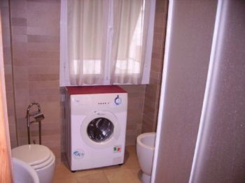 Bilocale arredato con terrazzo Trieste , salario
