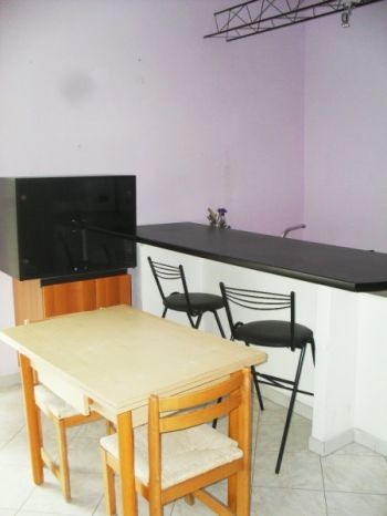 Bilocale arredato con terrazzo Centro