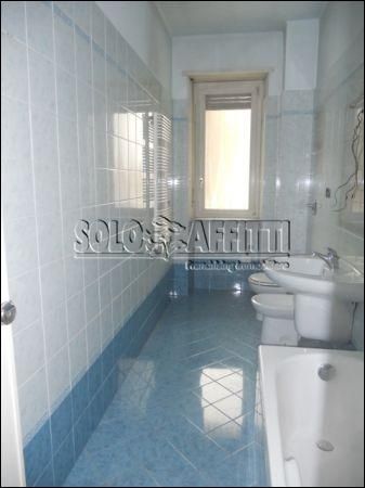 Trilocale arredato con balcone Cit turin