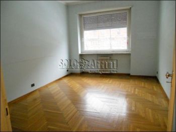 Trilocale arredato con balcone Cit turin