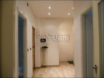Trilocale arredato con balcone Cit turin