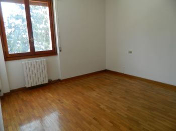 Ampio appartamento con doppio box Monza