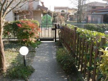 Villa a schiera con balcone e posto auto