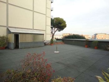 Casa con terrazzo e balcone Pistoia nord