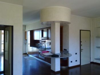 Appartamento arredato con balcone Magenta