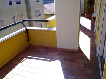 Appartamento arredato con balcone Magenta