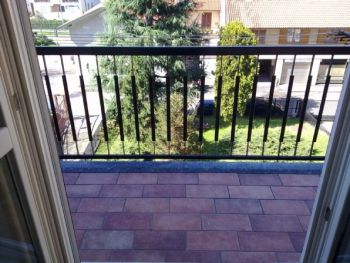 Appartamento arredato con balcone Magenta