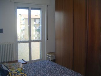Trilocale arredato con balcone Milano