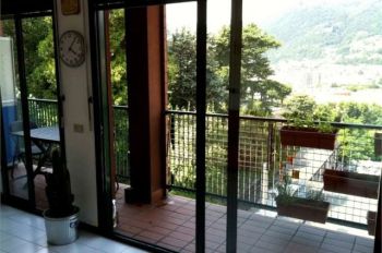 Monolocale arredato con terrazzo Como