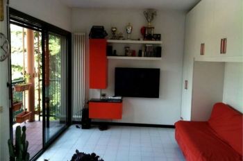 Monolocale arredato con terrazzo Como