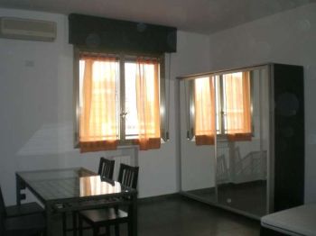 Monolocale arredato con balcone Direzionale 70