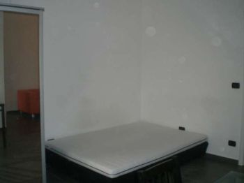 Monolocale arredato con balcone Direzionale 70