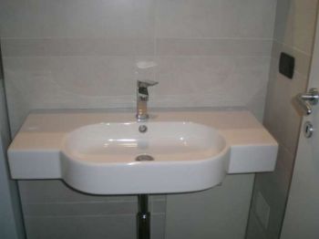 Monolocale arredato con balcone Direzionale 70