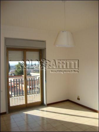 Casa arredata con balcone V.le m. rapisardi