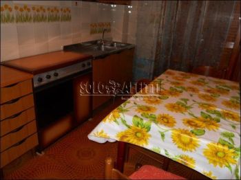 Bilocale arredato con balcone Centro
