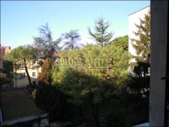 Casa arredata con balcone Crocifissa di rose