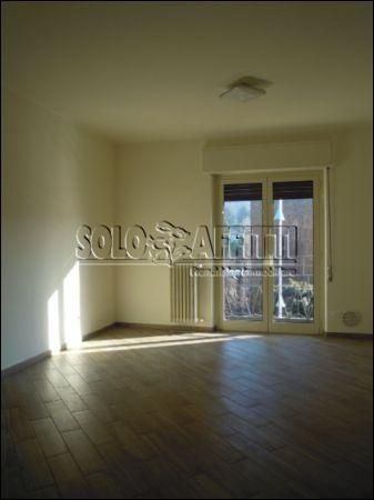 Casa arredata con balcone Crocifissa di rose